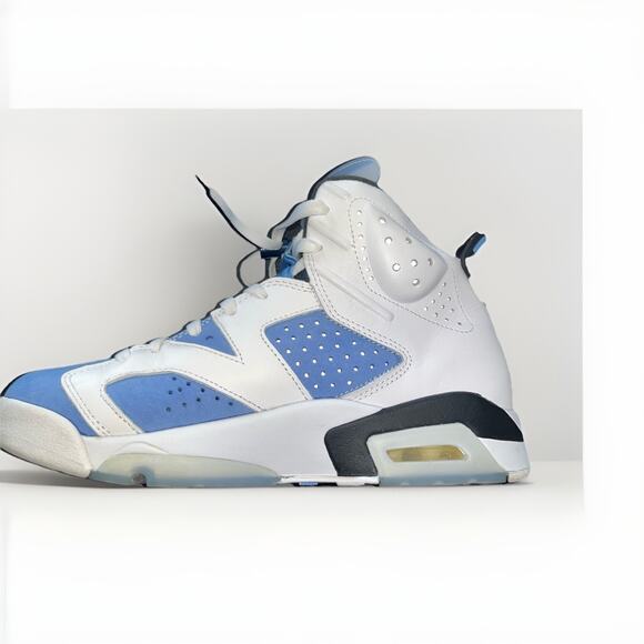 Nike Air Jordan 6 Retro Men\'s Sneakers UNC University Blue, Size 9